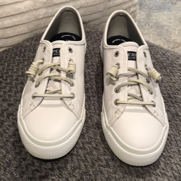 sperry white tennis shoes
